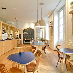 https://away-hostel-coffee-shop.hotels-rhonealpes.com